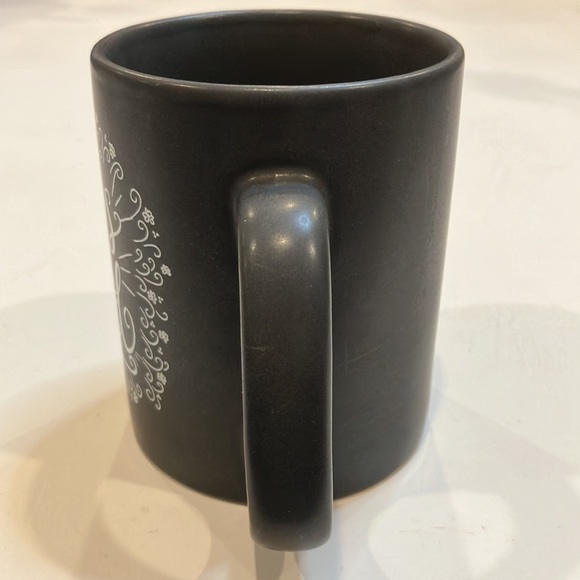 Black Mug “Focus on the Good” - Picture 3 of 6